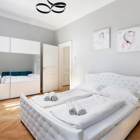 Imperial Apartments Schoenbrunn - Contactless Check-In Vienna Exterior photo