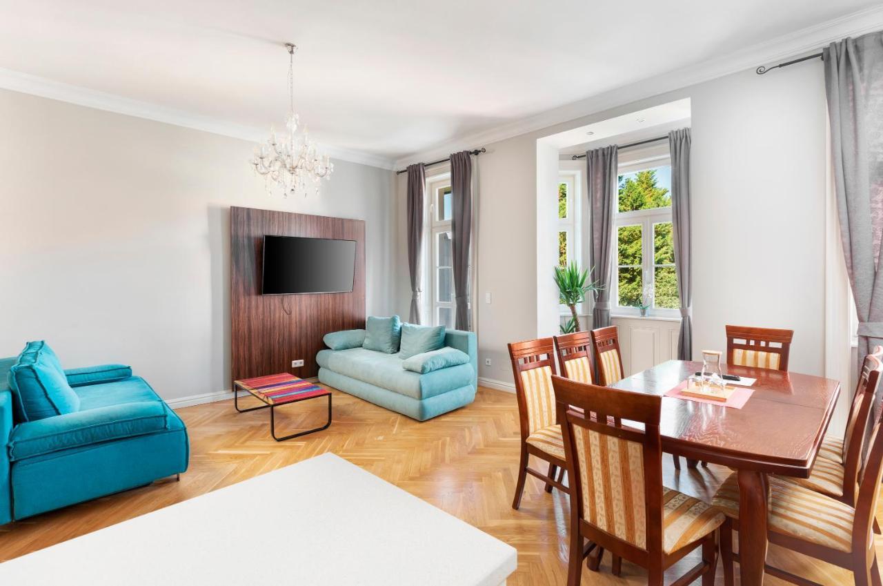 Imperial Schonbrunn Apartment